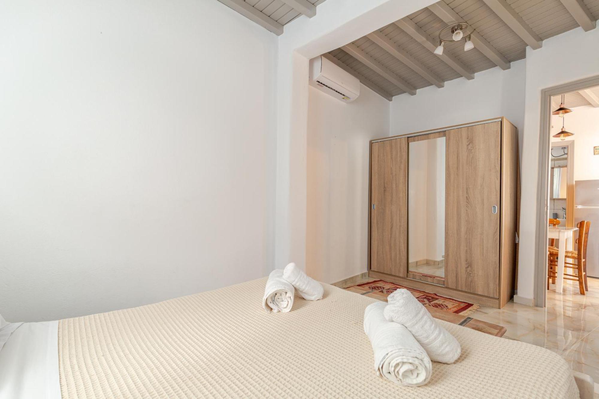 Elenitas Beach House In Ornos Exteriér fotografie