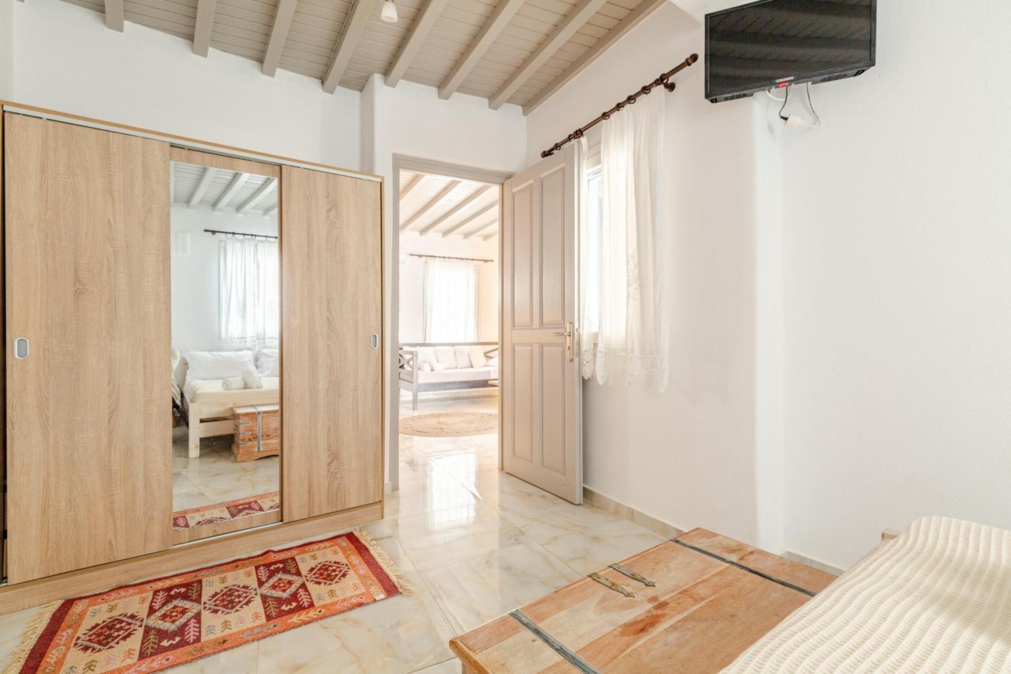 Elenitas Beach House In Ornos Exteriér fotografie