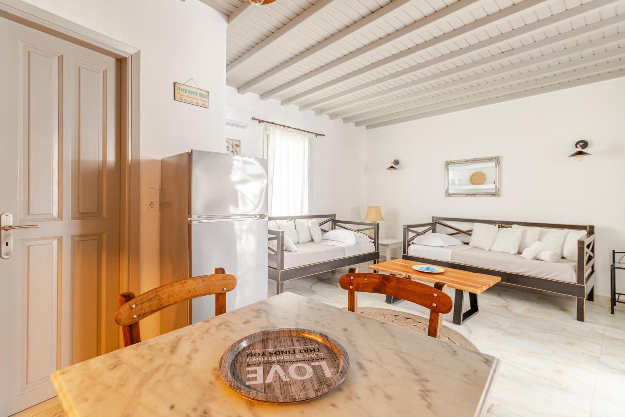 Elenitas Beach House In Ornos Exteriér fotografie