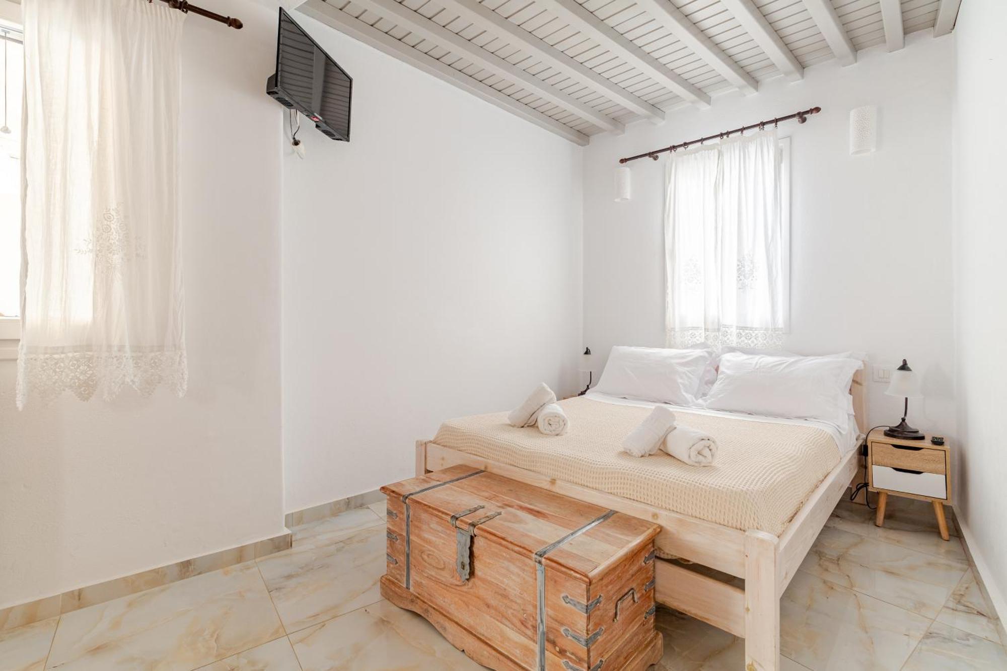 Elenitas Beach House In Ornos Exteriér fotografie